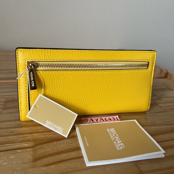 Michael Kors Wallet🎈🎈 - Picture 3 of 8